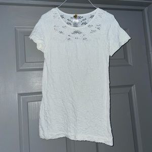 Beautiful White Top w/lace. MUST BE BUNDLED